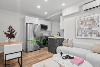 Building Photo - Rare Renovated 3BR/2BA Townhouse with Private Yard & NYC Views