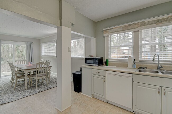 Building Photo - 139 Rosedale Cir