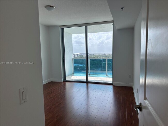 Building Photo - 2641 N Flamingo Rd