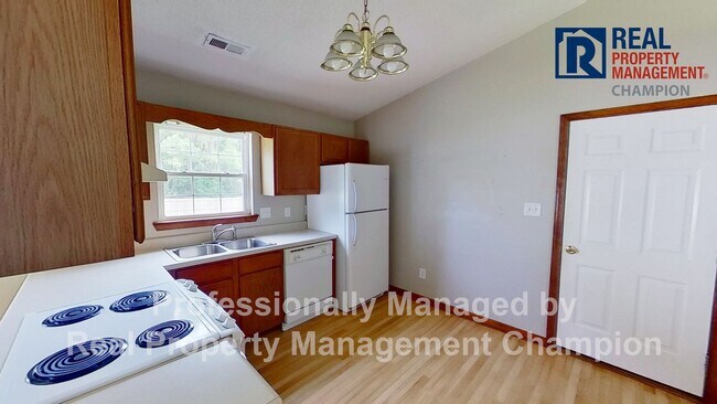 Building Photo - Charming home on Quiet Cul-de-Sac with Ful...