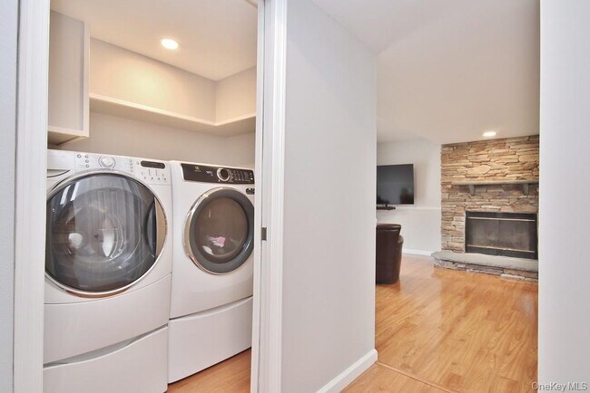 Building Photo - 478 Lake Rd