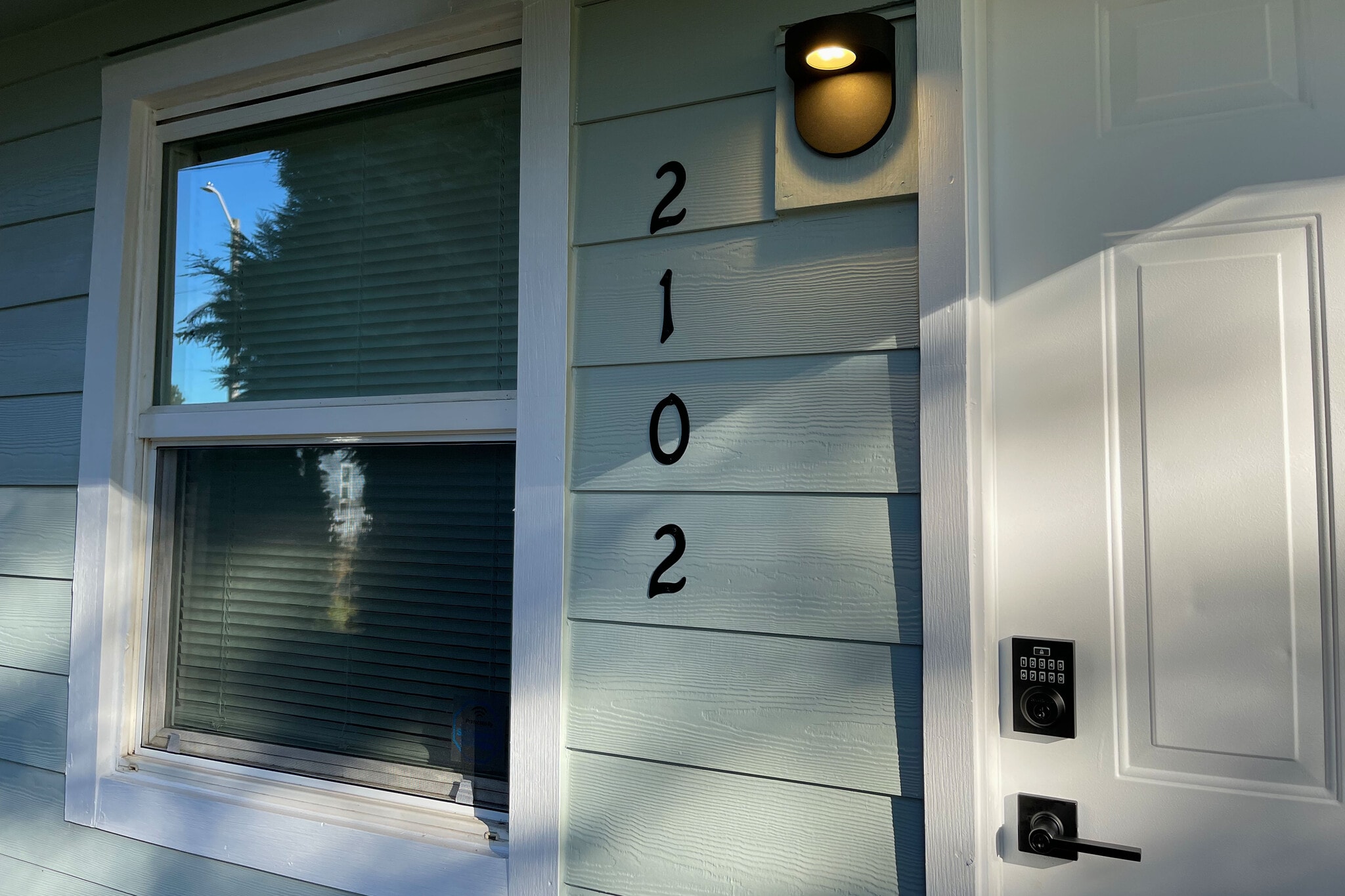 Building Photo - 2102 W 28th St