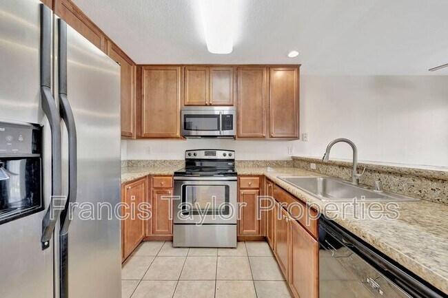Building Photo - 225 W El Norte Pkwy