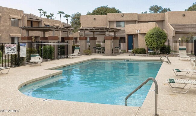 Building Photo - 10828 N Biltmore Dr