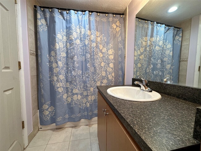 Building Photo - 6630 Racquet Club Dr