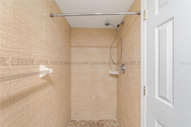 Building Photo - 2/2 downstairs unit Silver Downs Condominiums