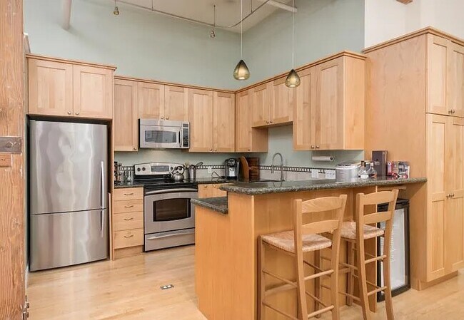 Building Photo - 461 2nd St