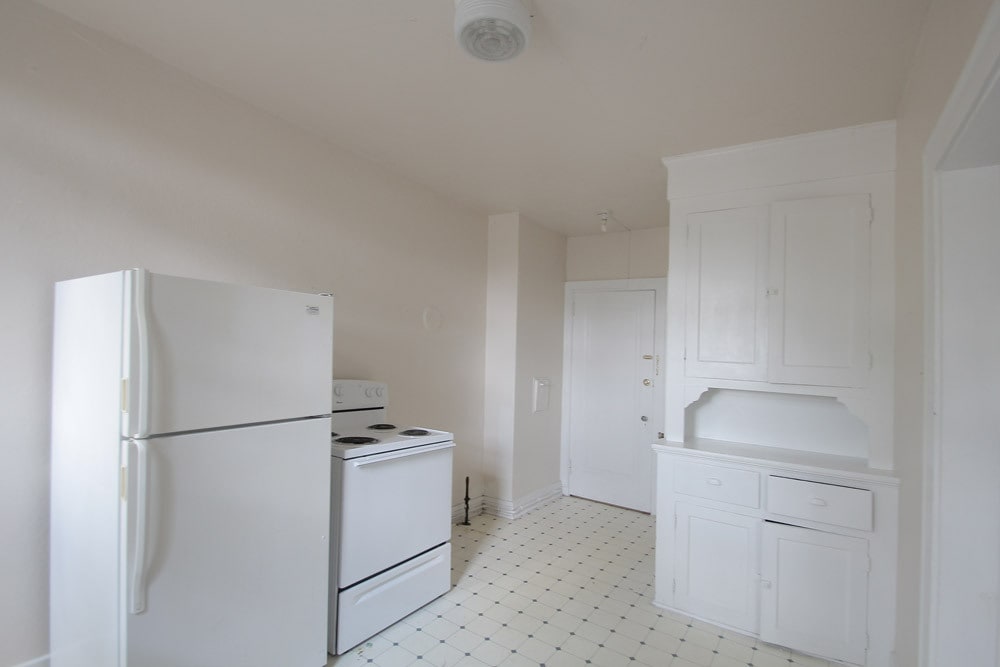 Building Photo - 8003 St Lawrence Ave