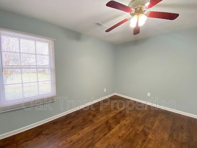 Building Photo - 109 Red Cedar Dr