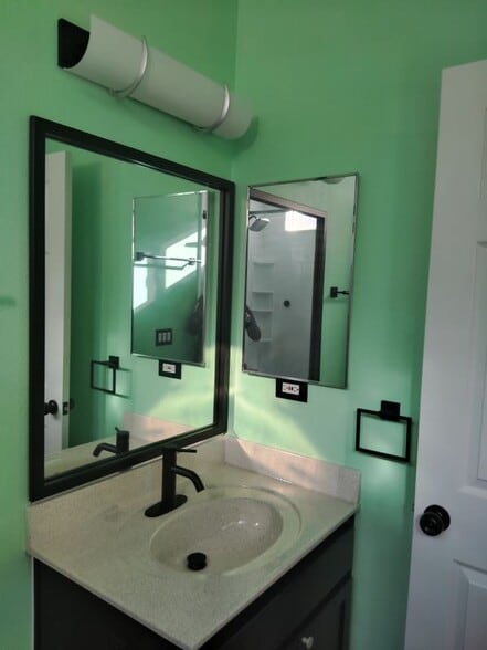 Building Photo - 2727 Hazelnut Ct