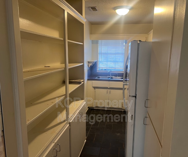 Building Photo - 2820 S O St