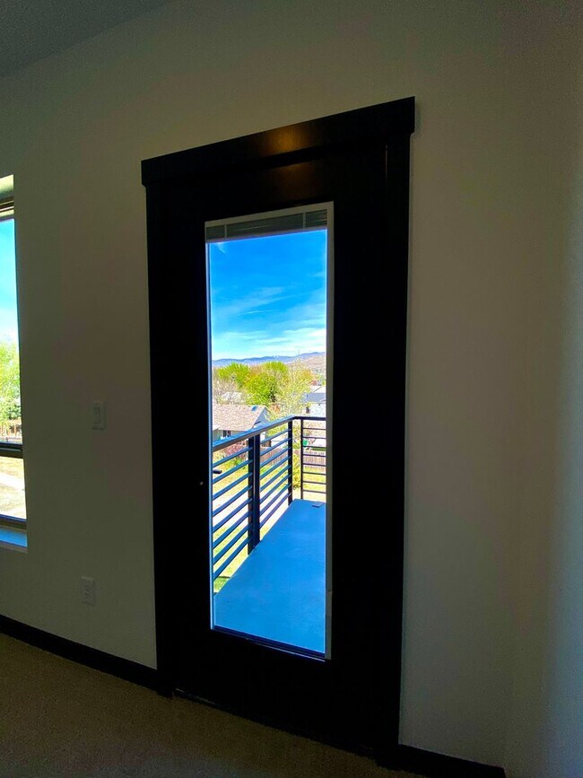 Building Photo - Close to Micron, 3 Bedroom 3 bath w/ a Million Dollar View!