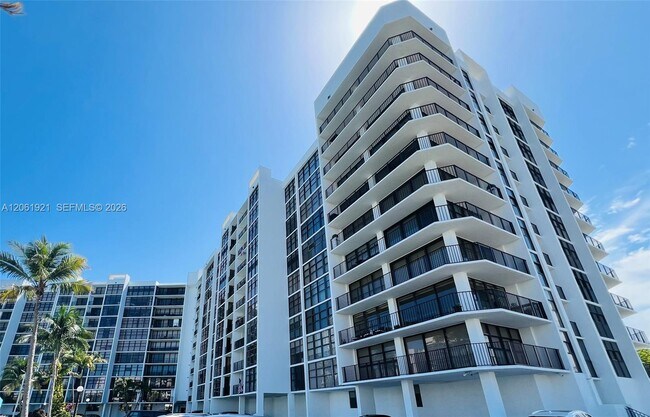Building Photo - 200 Leslie Dr