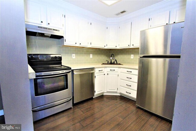 Building Photo - 604 Ravens Crest Dr