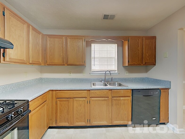 Building Photo - 5929 Creekside Dr