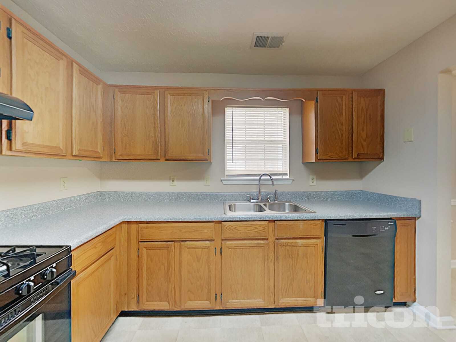 Building Photo - 5929 Creekside Dr