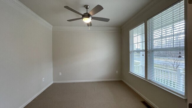 Building Photo - 5-Bedroom Colonial in Lake Ridge