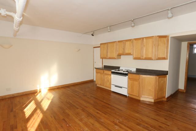 Building Photo - 3456 N Sheffield