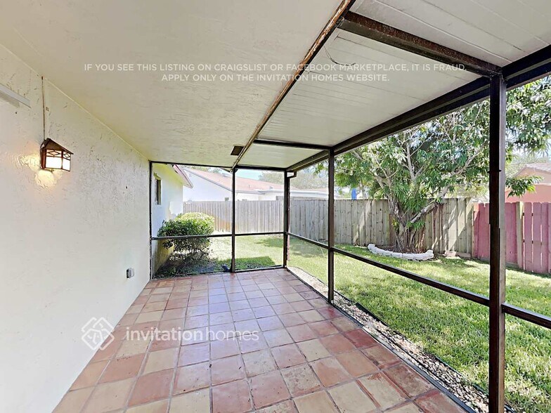 Building Photo - 10226 SW 49th Pl