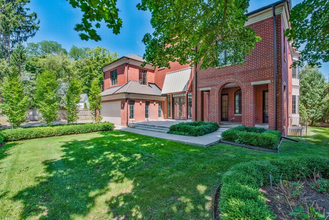 Building Photo - 200 Aspen Rd