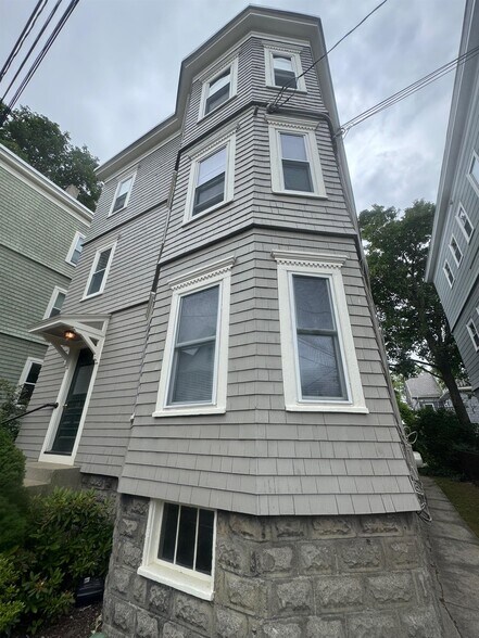 Building Photo - 15 Belmont Sq