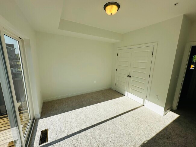 Building Photo - 607 Mkt Grv Dr