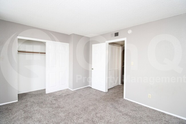 Building Photo - 548 S Wilson St