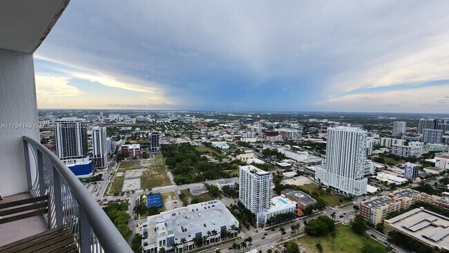 Building Photo - 1750 N Bayshore Dr