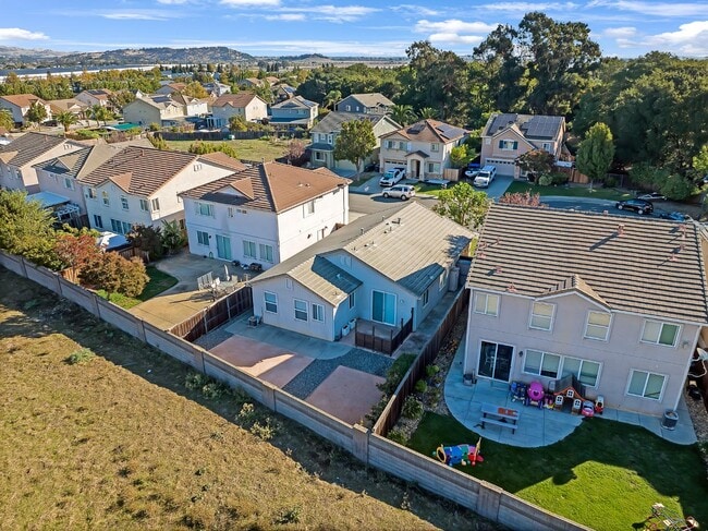 Building Photo - 533 Channel Ct