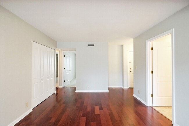 Building Photo - Villas at Southern Ridge 2BR Apartment with Community Amenities