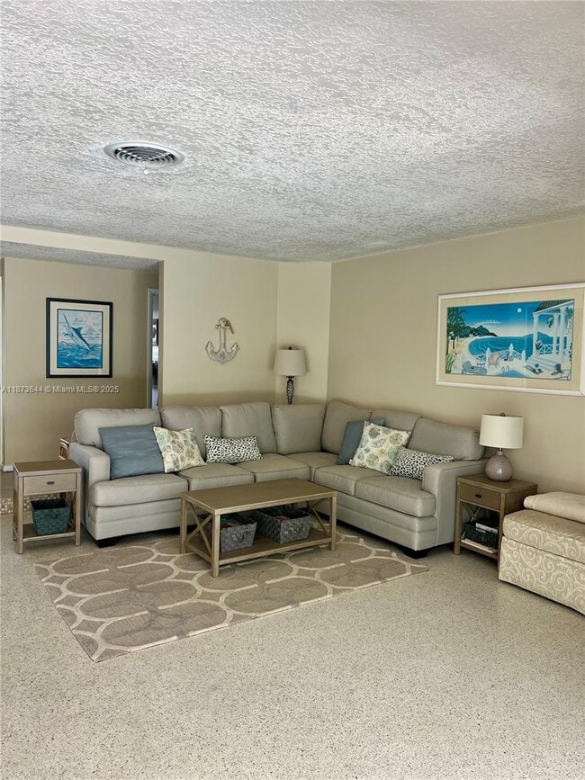 Building Photo - 1241 Manor Dr