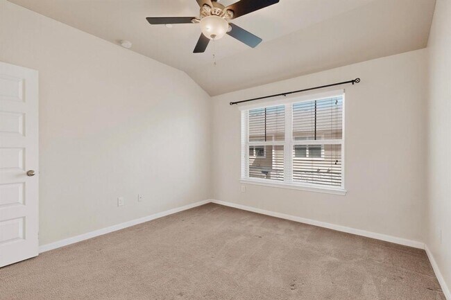 Building Photo - 1620 Bryant Dr