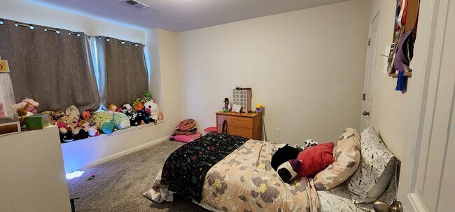 Building Photo - 354 Niblick Dr