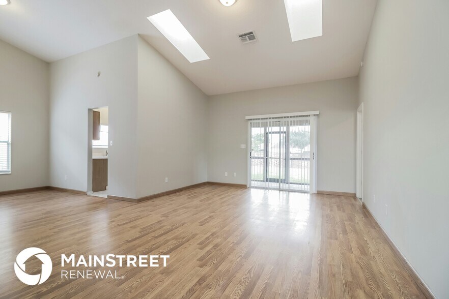 Building Photo - 1066 Covington St