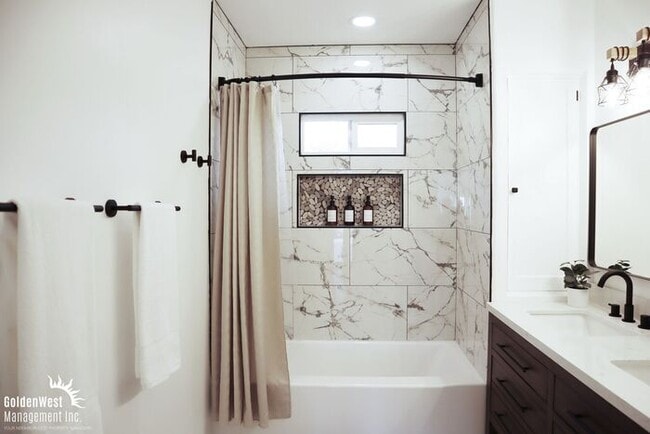 Building Photo - Stylish Updated 3Bdm 2Ba Upstairs Unit in the Heart of Old Town San Diego!