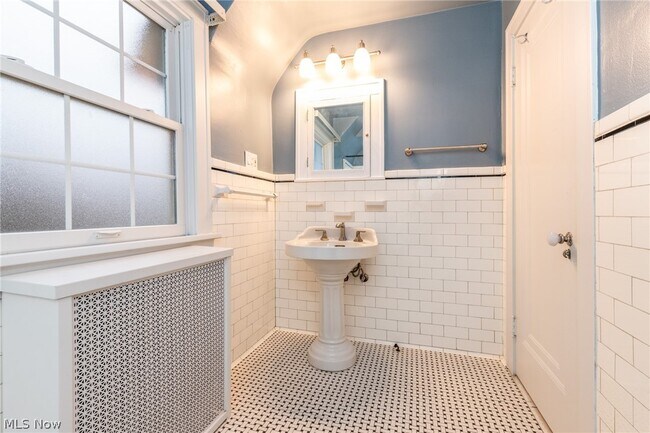 Building Photo - 3350 Avalon Rd