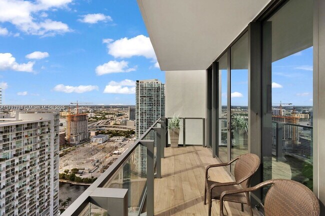 Building Photo - 88 SW 7th St