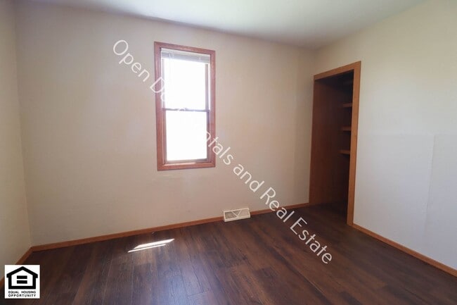 Building Photo - 414 N Cowen St