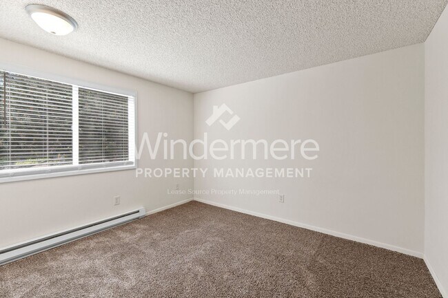 Building Photo - Beautiful and remodeled 1-Bedroom Apartmen...