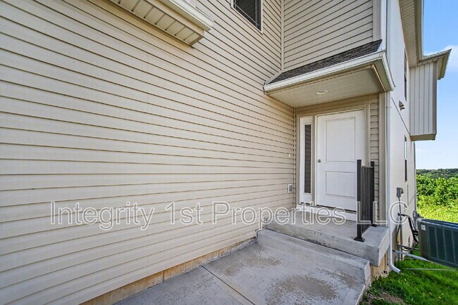 Building Photo - 10510 Clubhouse Dr