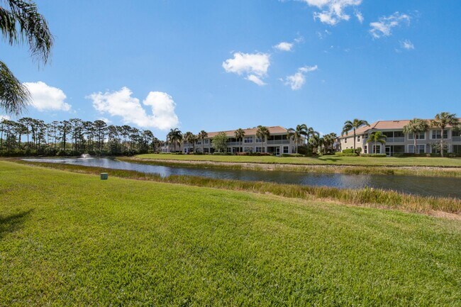 Building Photo - Rarely available Pool villa in Colonial Country Club!