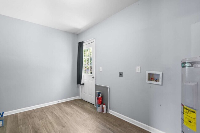 Building Photo - 4421 Jenwood St