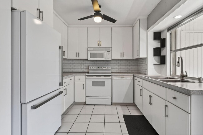 Building Photo - 3150 Meridian Way S