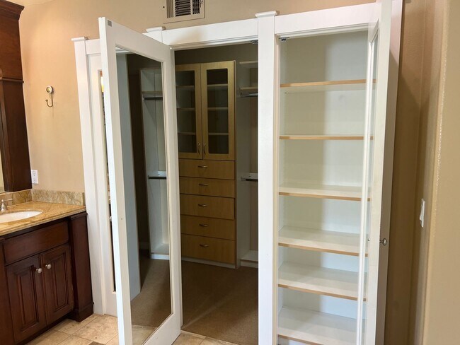 Building Photo - Single Family Home in Spanish Hills