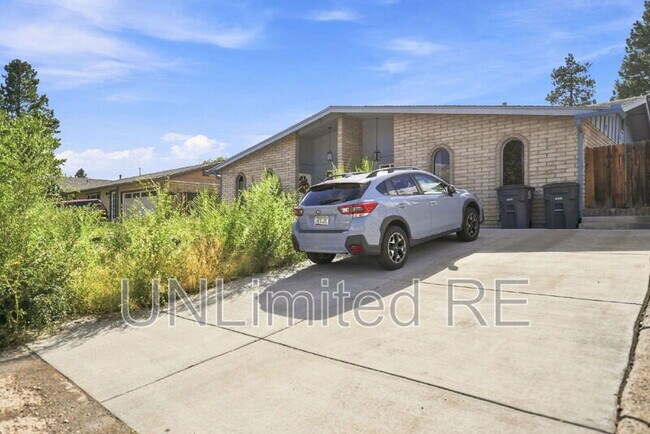 Building Photo - 1811 N Meadow Lark Dr