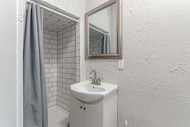 Building Photo - 196 W 8th Ave