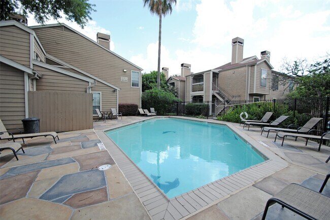 Building Photo - 1860 White Oak Dr