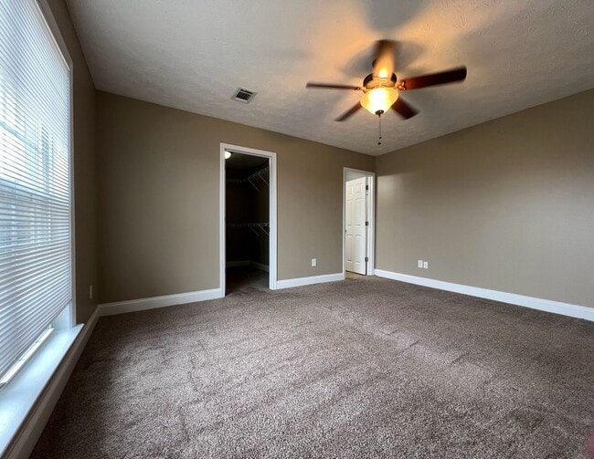 Building Photo - 4 Bedroom, 2 Bath Home in Lee County!