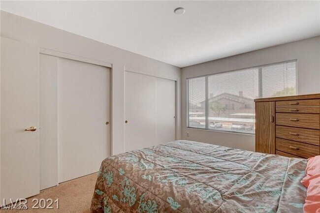 Building Photo - 5710 E Tropicana Ave