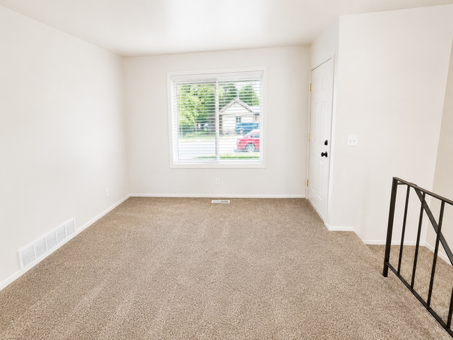 Building Photo - 51 W 1100 S